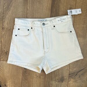Abercrombie & Fitch Cream High Rise The Mom Short size 27 size 4